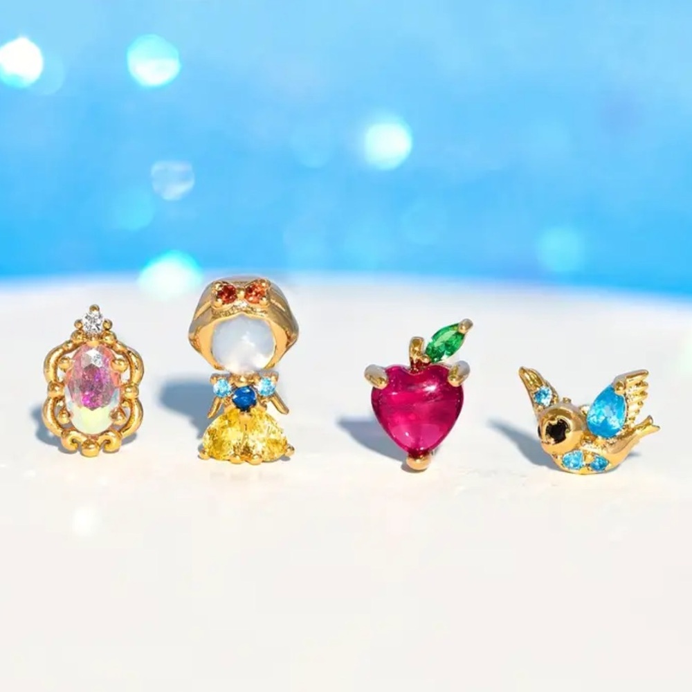 Disney Princess Snow White Earring Set, Disneyโs Snow White Earrings